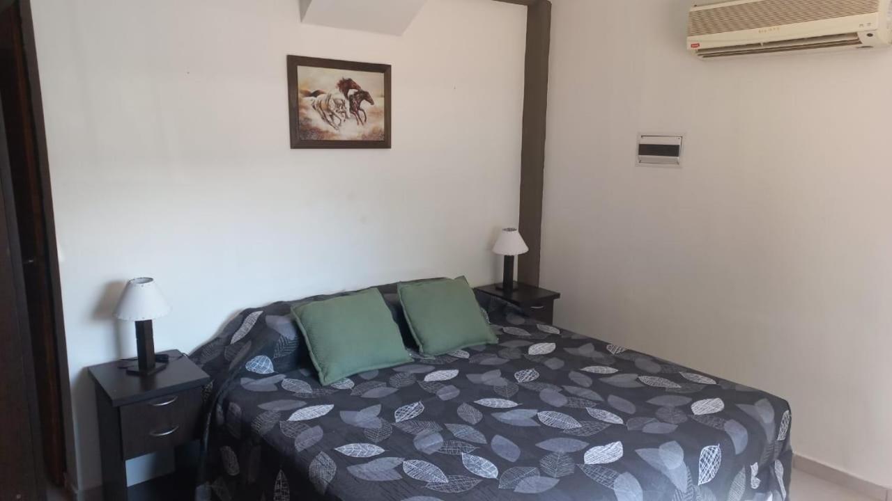 Apartamentos Willy - En Zona Residencial Con Estacionamiento Mendoza Exterior foto